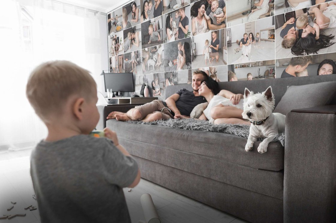 Tapeta rodiny, barevná, velké obrázky, s mezerami - tiskněte se.cz